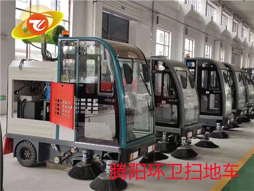 小型电动道路扫地车