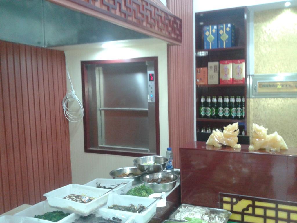 修理检修酒店厨房传菜电梯