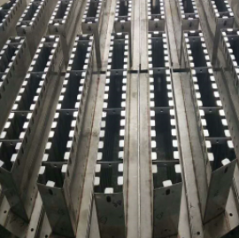 梯形液体分布器