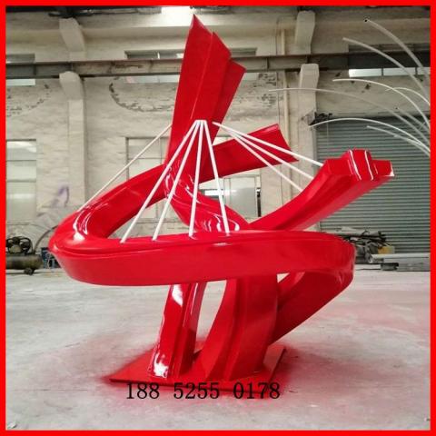 红色抽象雕塑