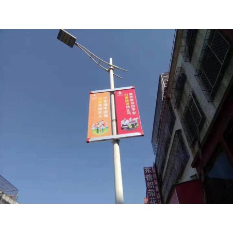 專業(yè)生產(chǎn)鋁合金鐵藝燈桿道旗 新鄉(xiāng)11年生產(chǎn)廠家造型可定制
