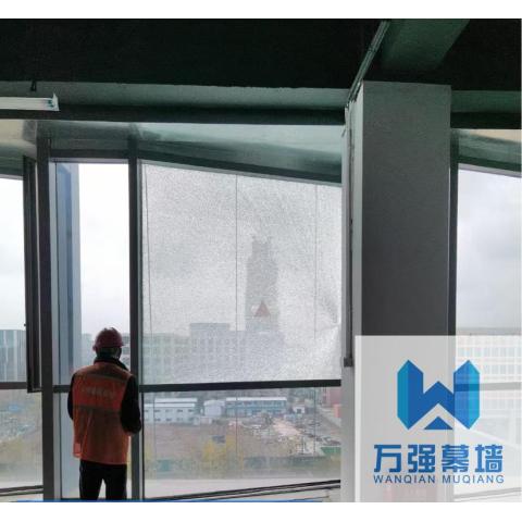 大厦幕墙玻璃打胶补漏服务