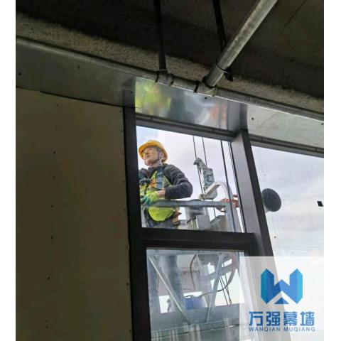 萬(wàn)強(qiáng)幕墻玻璃更換安裝施工