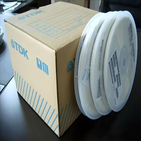 C2012X7R2E222KT020U
