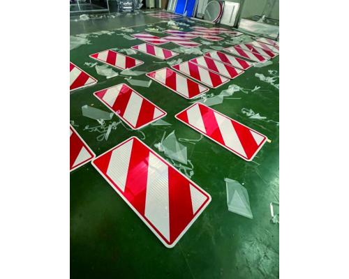 道路交通线形诱导标志牌