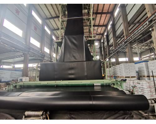防渗土工膜专业生产10米宽0.50mm厚100米长美标黑色光面