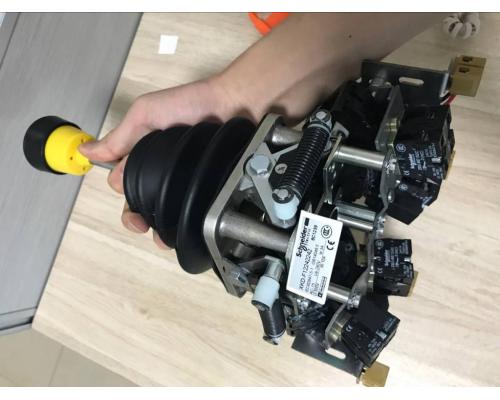一字操控XKD-F12340230施耐德主令控制器