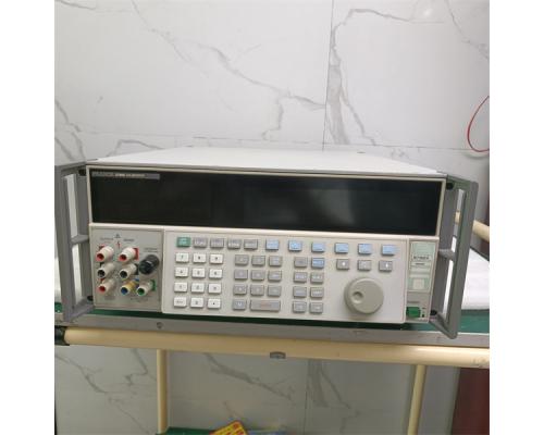 5700A多功能校準(zhǔn)器