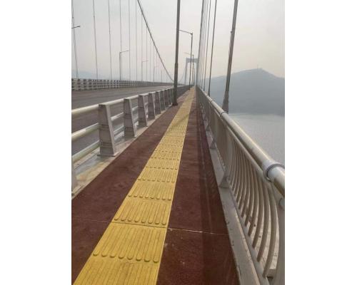 火车站出入口vss连续现浇金刚盲道