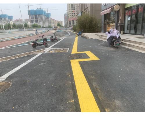 公交车专用道金刚盲道